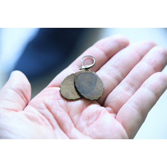 Vintage Gold Tin Earrings - Picture 3 of 3